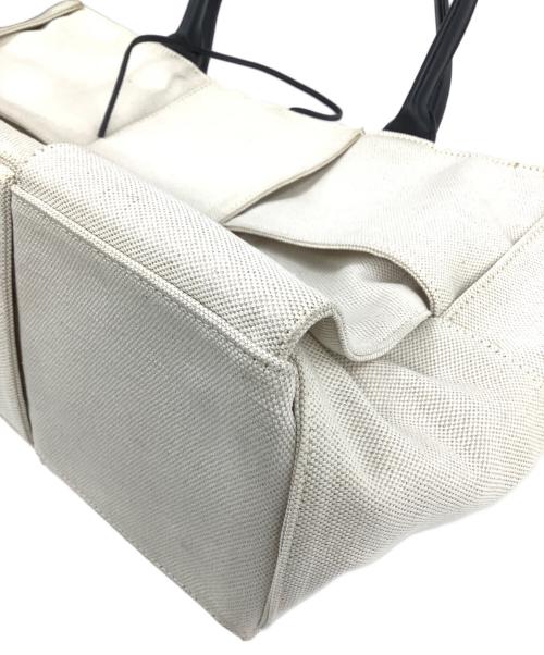 BOTTEGA VENETA（ボッテガベネタ）BOTTEGA VENETA (ボッテガベネタ) ミディアム ザ アルコトート アイボリーの古着・服飾アイテム