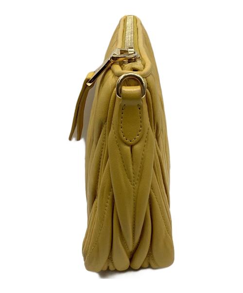 MIU MIU（ミュウミュウ）MIU MIU (ミュウミュウ) MATELASSE LUX クラッチバッグ イエローの古着・服飾アイテム