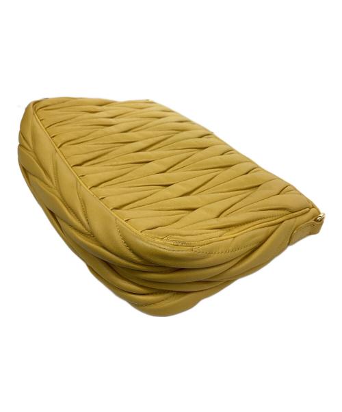 MIU MIU（ミュウミュウ）MIU MIU (ミュウミュウ) MATELASSE LUX クラッチバッグ イエローの古着・服飾アイテム