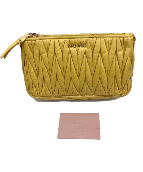 MIU MIU（ミュウミュウ）MIU MIU (ミュウミュウ) MATELASSE LUX クラッチバッグ イエローの古着・服飾アイテム