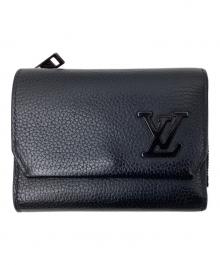 LOUIS VUITTON（ルイ ヴィトン）の古着「3つ折り財布」｜ブラック