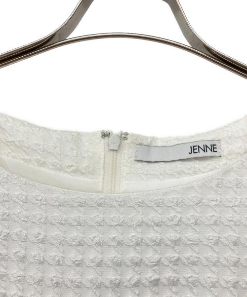 JENNE（ジェンヌ）JENNE (ジェンヌ) 膨れジャガードフレアワンピース ホワイト サイズ:Mの古着・服飾アイテム