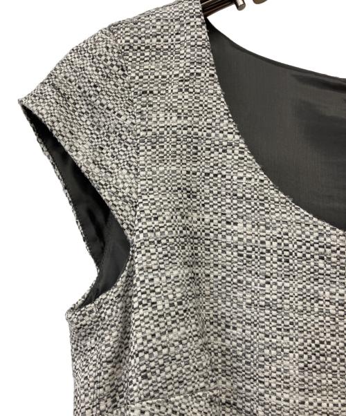 MaxMara（マックスマーラ）MaxMara (マックスマーラ) ベルテッドノースリーブワンピース ホワイト×ブラック サイズ:38 未使用品の古着・服飾アイテム
