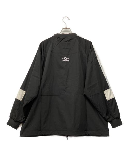 overprint（オーバープリント）overprint (オーバープリント) UMBRO (アンブロ) Drill top ブラック サイズ:M 未使用品の古着・服飾アイテム