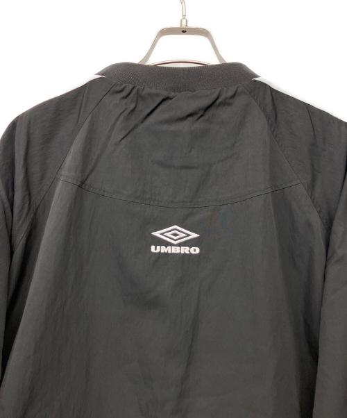 overprint（オーバープリント）overprint (オーバープリント) UMBRO (アンブロ) Drill top ブラック サイズ:M 未使用品の古着・服飾アイテム