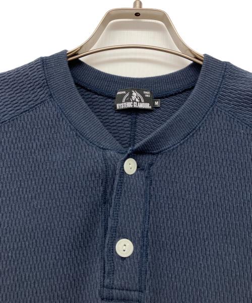 Hysteric Glamour（ヒステリックグラマー）Hysteric Glamour (ヒステリックグラマー) SIDE LINEヘンリーネックプリントスウェット ネイビー サイズ:Mの古着・服飾アイテム