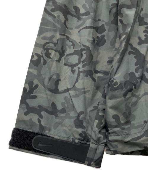 NIKE（ナイキ）NIKE (ナイキ) F.C.Real Bristol (エフシーレアルブリストル) Mastermind JAPAN (マスターマインド ジャパン) スカルカモナイロンパーカー グレー サイズ:Mの古着・服飾アイテム