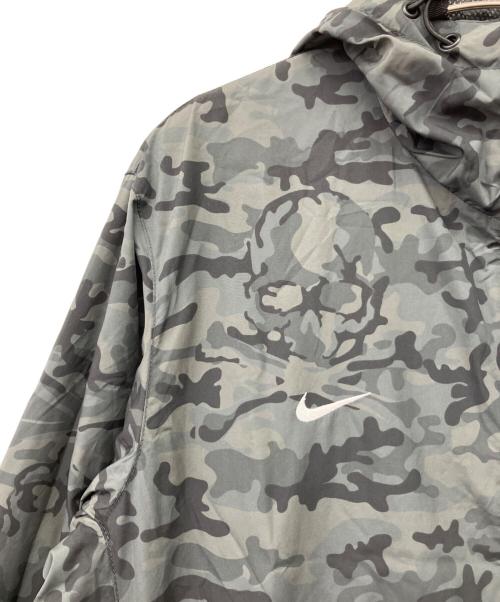 NIKE（ナイキ）NIKE (ナイキ) F.C.Real Bristol (エフシーレアルブリストル) Mastermind JAPAN (マスターマインド ジャパン) スカルカモナイロンパーカー グレー サイズ:Mの古着・服飾アイテム