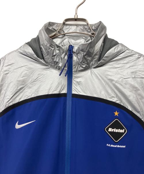 NIKE（ナイキ）NIKE (ナイキ) F.C real Bristol (エフシーレアルブリストル) ナイロンジャケット シルバー×ブルー サイズ:Lの古着・服飾アイテム