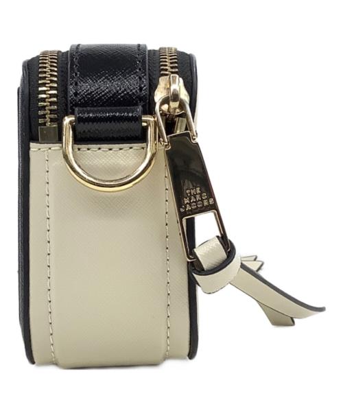 MARC JACOBS（マークジェイコブス）MARC JACOBS (マークジェイコブス) THE SNAPSHOT LEATHER CAMERA BAG ベージュ×ブラックの古着・服飾アイテム