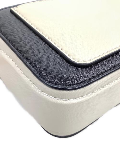 MARC JACOBS（マークジェイコブス）MARC JACOBS (マークジェイコブス) THE SNAPSHOT LEATHER CAMERA BAG ベージュ×ブラックの古着・服飾アイテム