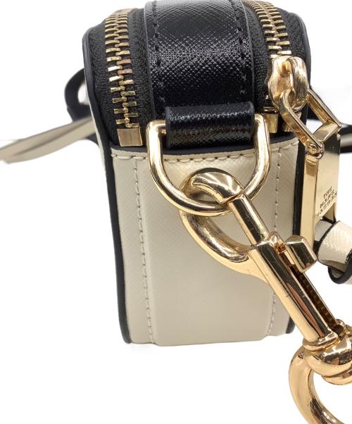 MARC JACOBS（マークジェイコブス）MARC JACOBS (マークジェイコブス) THE SNAPSHOT LEATHER CAMERA BAG ベージュ×ブラックの古着・服飾アイテム