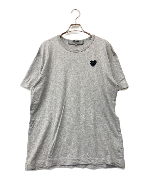 PLAY COMME des GARCONS（プレイコムデギャルソン）PLAY COMME des GARCONS (プレイコムデギャルソン) ワッペン付ラウンドネックTシャツ グレー サイズ:XLの古着・服飾アイテム