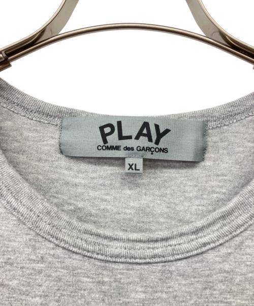 PLAY COMME des GARCONS（プレイコムデギャルソン）PLAY COMME des GARCONS (プレイコムデギャルソン) ワッペン付ラウンドネックTシャツ グレー サイズ:XLの古着・服飾アイテム