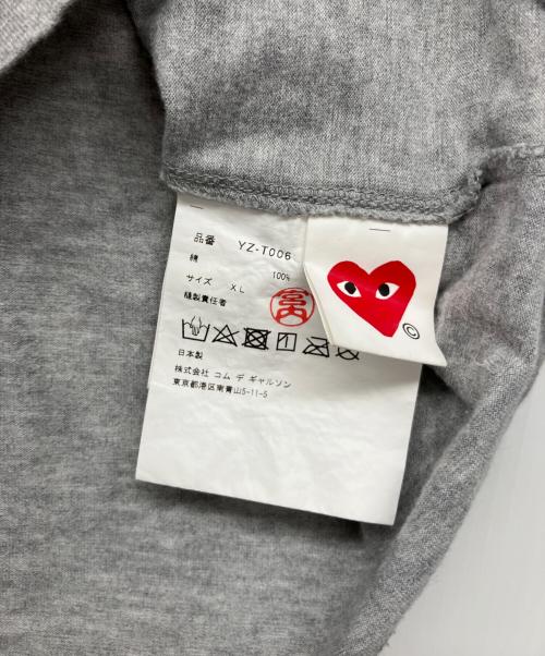 PLAY COMME des GARCONS（プレイコムデギャルソン）PLAY COMME des GARCONS (プレイコムデギャルソン) ワッペン付ラウンドネックTシャツ グレー サイズ:XLの古着・服飾アイテム