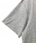 中古・古着 PLAY COMME des GARCONS (プレイコムデギャルソン) ワッペン付ラウンドネックTシャツ グレー サイズ:XL：10000円
