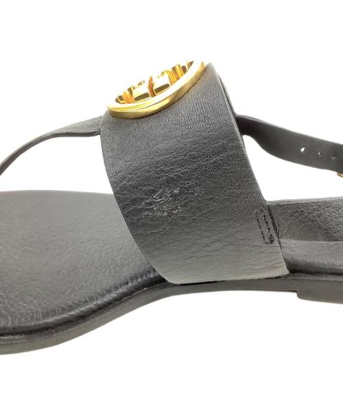 TORY BURCH（トリーバーチ）TORY BURCH (トリーバーチ) Tストラップ トングサンダル ブラック サイズ:5の古着・服飾アイテム