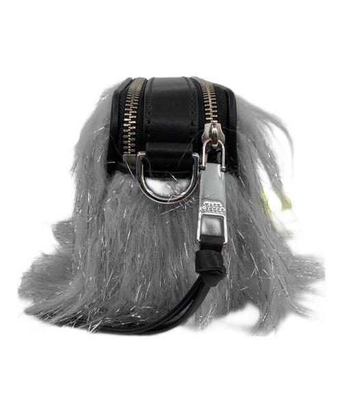 MARC JACOBS（マークジェイコブス）MARC JACOBS (マークジェイコブス) THE LUREX CREATURE SNAPSHOT シルバー×ブラックの古着・服飾アイテム