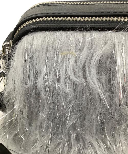 MARC JACOBS（マークジェイコブス）MARC JACOBS (マークジェイコブス) THE LUREX CREATURE SNAPSHOT シルバー×ブラックの古着・服飾アイテム