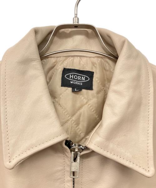 HORN WORKS（ホーンワークス）HORN WORKS (ホーンワークス) 水牛革襟付シングルライダースジャケット ベージュ サイズ:Lの古着・服飾アイテム