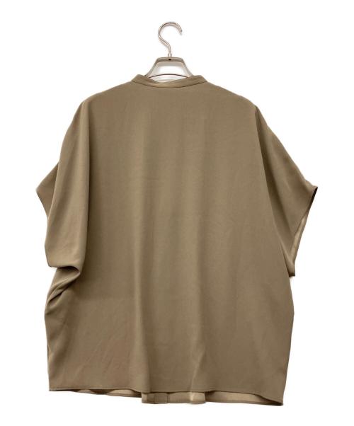 theory luxe（セオリーリュクス）theory luxe (セオリーリュクス) バックサテンショートスリーブブラウス - Amia N - Flow ライトモスブラウン サイズ:40 未使用品の古着・服飾アイテム