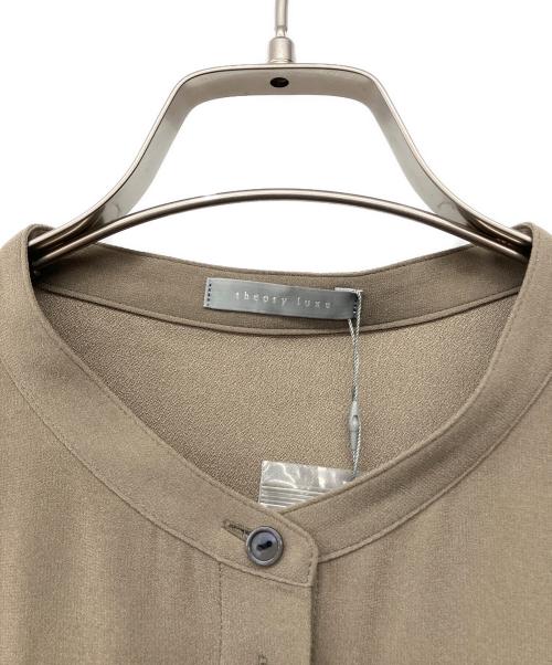 theory luxe（セオリーリュクス）theory luxe (セオリーリュクス) バックサテンショートスリーブブラウス - Amia N - Flow ライトモスブラウン サイズ:40 未使用品の古着・服飾アイテム