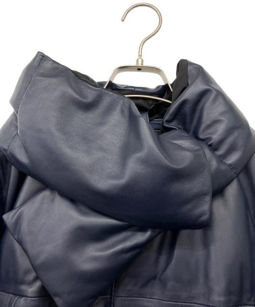 NAVY.WO（ネイビー・ウォ）NAVY.WO (ネイビー・ウォ) ダウンマフラー付ノーカラーレザーダウン ネイビー サイズ:2の古着・服飾アイテム