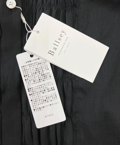 BALLSEY（ボールジィ）BALLSEY (ボールジィ) スムースラミー フロントシャーリングブラウス ブラック サイズ:36の古着・服飾アイテム