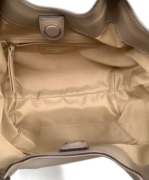 GIANNI CHIARINI（ジャンニ キアリーニ）GIANNI CHIARINI (ジャンニ キアリーニ) 2WAYハンドバッグ ベージュ×ブラウンの古着・服飾アイテム