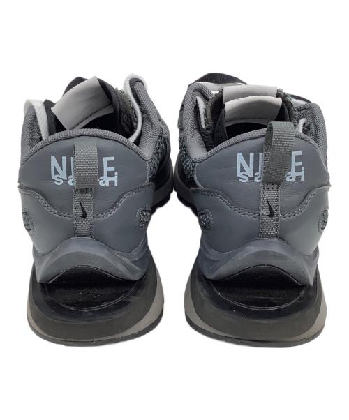 NIKE（ナイキ）NIKE (ナイキ) sacai (サカイ) VaporWaffle full black fait surface グレー サイズ:27cmの古着・服飾アイテム
