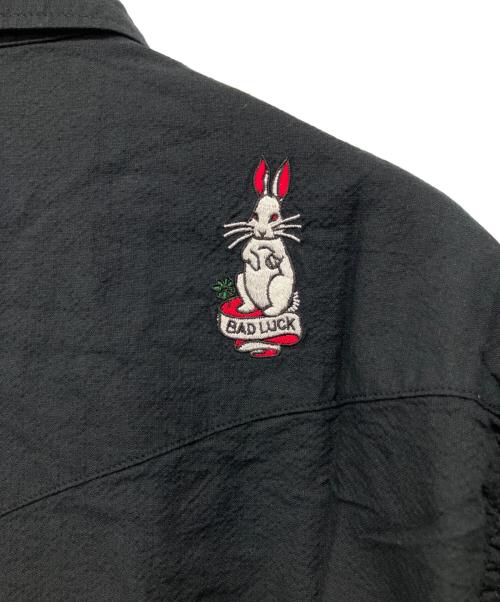 Hysteric Glamour（ヒステリックグラマー）Hysteric Glamour (ヒステリックグラマー) RABBIT LUCK刺繍 長袖ウエスタンシャツ ブラック サイズ:L 未使用品の古着・服飾アイテム