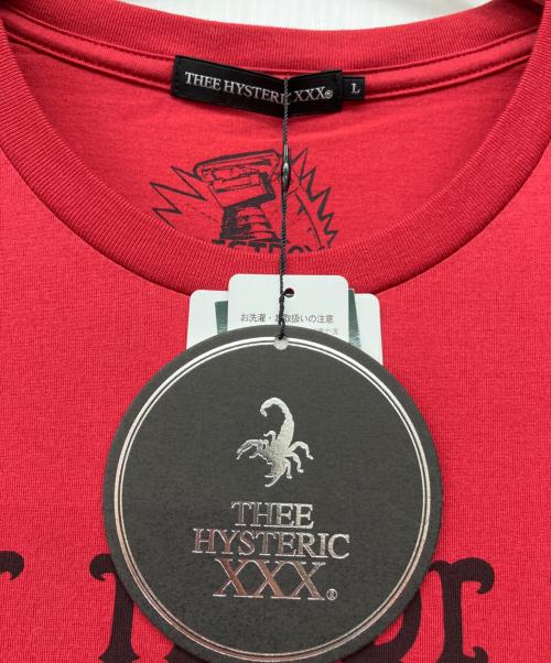 Thee Hysteric XXX（ジィ ヒステリックトリプルエックス）Thee Hysteric XXX (ジィ ヒステリックトリプルエックス) THEE HYSTERIC XXX DAM/LET THERE BE DARK pt Tシャツ レッド サイズ:L 未使用品の古着・服飾アイテム
