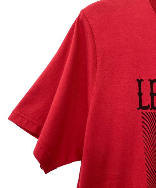Thee Hysteric XXX（ジィ ヒステリックトリプルエックス）Thee Hysteric XXX (ジィ ヒステリックトリプルエックス) THEE HYSTERIC XXX DAM/LET THERE BE DARK pt Tシャツ レッド サイズ:L 未使用品の古着・服飾アイテム