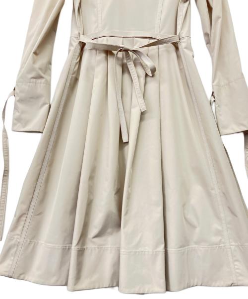 FOXEY NEWYORK（フォクシーニューヨーク）FOXEY NEWYORK (フォクシーニューヨーク) ストレッチタフタ トレンチコート ベージュ サイズ:40の古着・服飾アイテム
