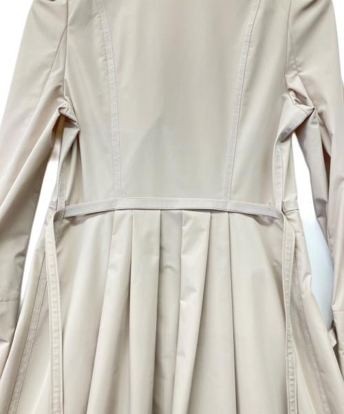FOXEY NEWYORK（フォクシーニューヨーク）FOXEY NEWYORK (フォクシーニューヨーク) ストレッチタフタ トレンチコート ベージュ サイズ:40の古着・服飾アイテム