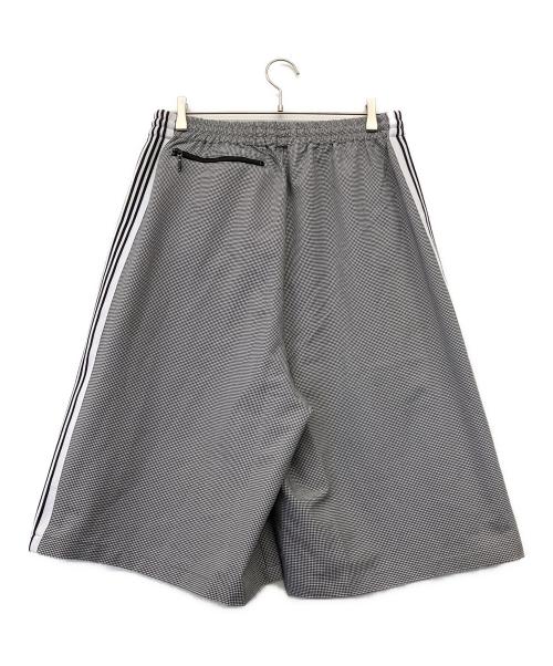 Needles（ニードルズ）Needles (ニードルズ) Needles×LHP H.D.Track Shorts Seersucker-Grey ライトグレー サイズ:M 未使用品の古着・服飾アイテム