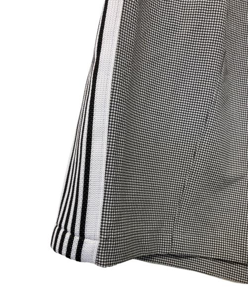 Needles（ニードルズ）Needles (ニードルズ) Needles×LHP H.D.Track Shorts Seersucker-Grey ライトグレー サイズ:M 未使用品の古着・服飾アイテム