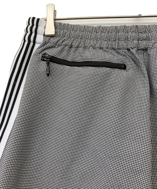 Needles（ニードルズ）Needles (ニードルズ) Needles×LHP H.D.Track Shorts Seersucker-Grey ライトグレー サイズ:M 未使用品の古着・服飾アイテム