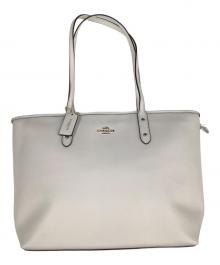 COACH（コーチ）の古着「CRSGR CITY ZIP TOT」｜アイボリー