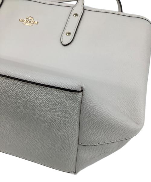 COACH（コーチ）COACH (コーチ) CRSGR CITY ZIP TOT アイボリーの古着・服飾アイテム