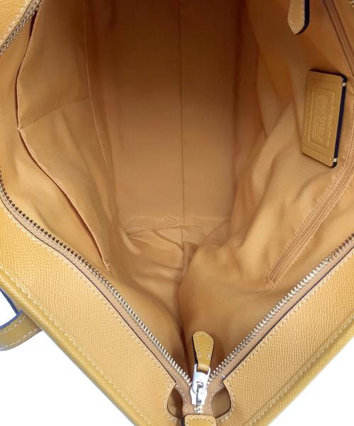 COACH（コーチ）COACH (コーチ) クロスグレーン レザー シティ ジップ トート イエローの古着・服飾アイテム