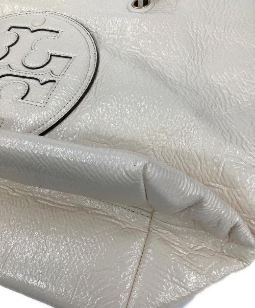 TORY BURCH（トリーバーチ）TORY BURCH (トリーバーチ) チェーントートバッグ アイボリーの古着・服飾アイテム