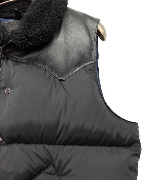 RockyMountainFeatherBed（ロッキーマウンテンフェザーベッド）RockyMountainFeatherBed (ロッキーマウンテンフェザーベッド) BEAMS (ビームス) 革切替ダウンベスト ブラック サイズ:38の古着・服飾アイテム