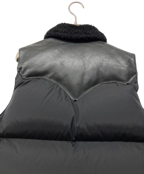 RockyMountainFeatherBed（ロッキーマウンテンフェザーベッド）RockyMountainFeatherBed (ロッキーマウンテンフェザーベッド) BEAMS (ビームス) 革切替ダウンベスト ブラック サイズ:38の古着・服飾アイテム