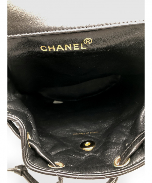 CHANEL（シャネル）CHANEL (シャネル) リュック ブラック×ゴールド サイズ:-の古着・服飾アイテム