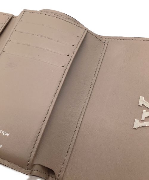 LOUIS VUITTON（ルイ ヴィトン）LOUIS VUITTON (ルイ ヴィトン) 3つ折り財布 ピンクの古着・服飾アイテム
