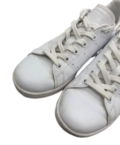 adidas（アディダス）adidas (アディダス) ローカットスニーカー ホワイト サイズ:23の古着・服飾アイテム