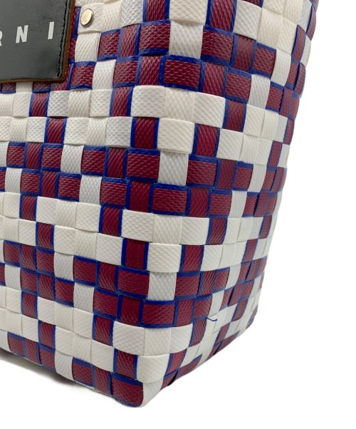 MARNI（マルニ）MARNI (マルニ) カゴバッグ レッド×ホワイトの古着・服飾アイテム