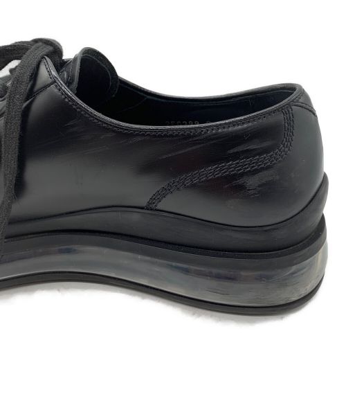 PRADA（プラダ）PRADA (プラダ) エアソールウィングチップシューズ ブラック サイズ:8の古着・服飾アイテム