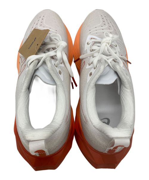 asics（アシックス）asics (アシックス) NOVABLAST ホワイト×オレンジ サイズ:27の古着・服飾アイテム